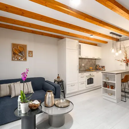 Daire Piazzetta Premium In Old Town *