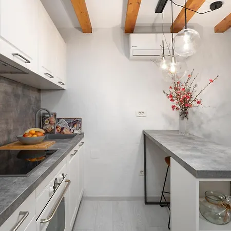 Piazzetta Premium In Old Town Апартаменти *