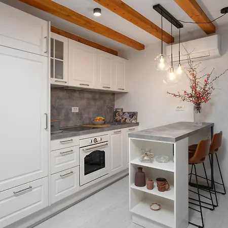 Piazzetta Premium In Old Town Apartment